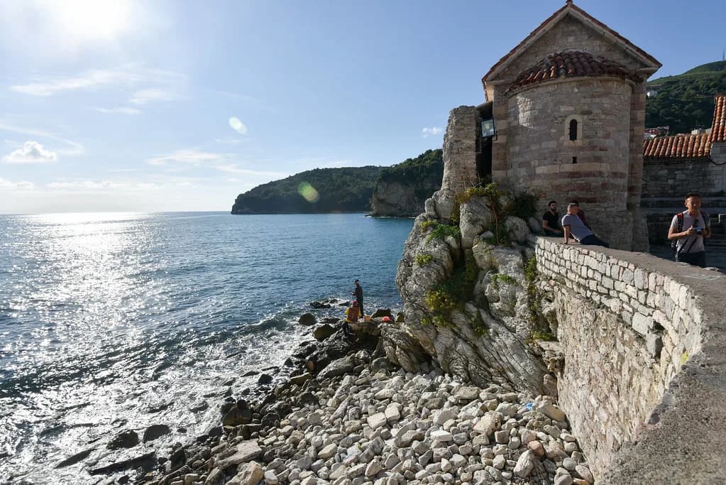 Cafes in Budva: Five Coffee Stops, from Rozino to the Old Town