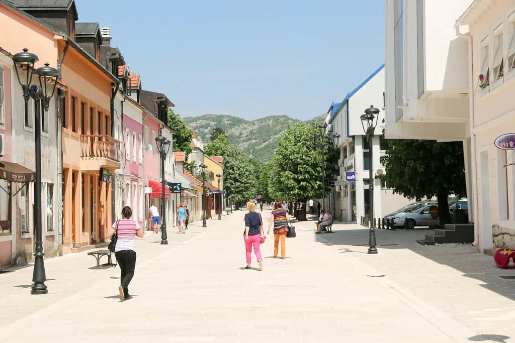 Cetinje Map: Landmarks, Walking Distances and Where to Park