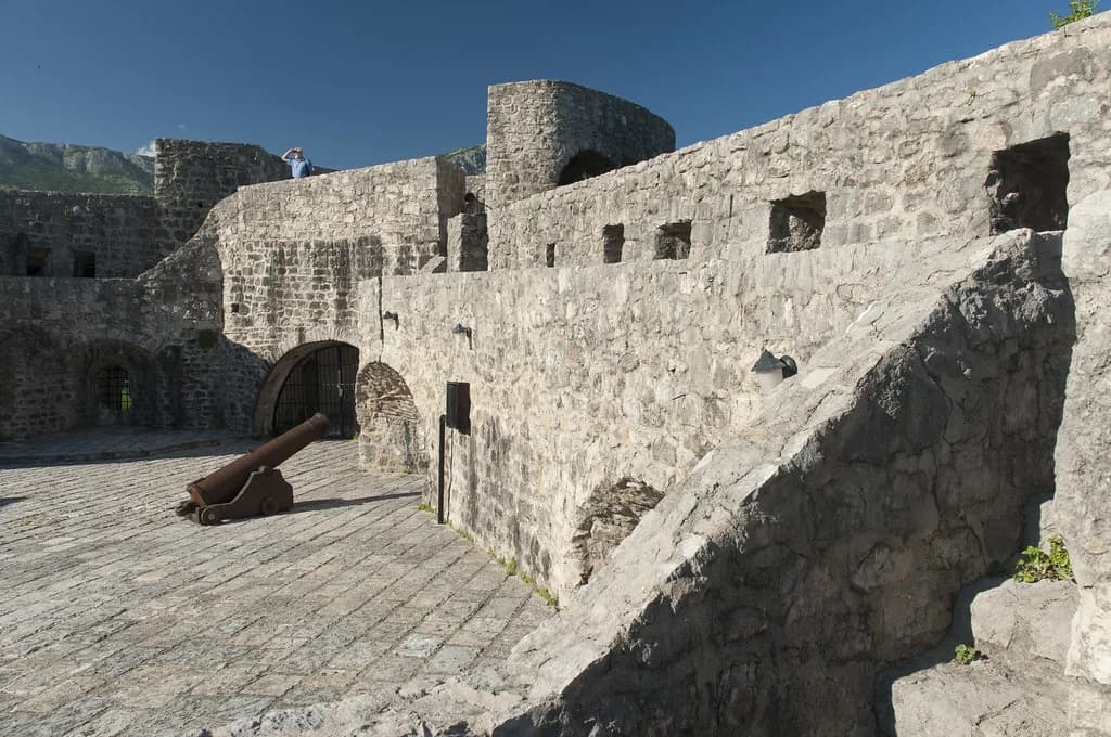 Herceg Novi Fortresses: Kanli Kula, Forte Mare and Španjola