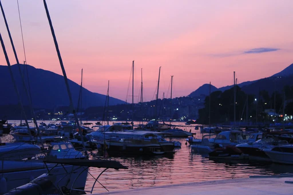 Herceg Novi Promenade: Walking Šetalište Pet Danica