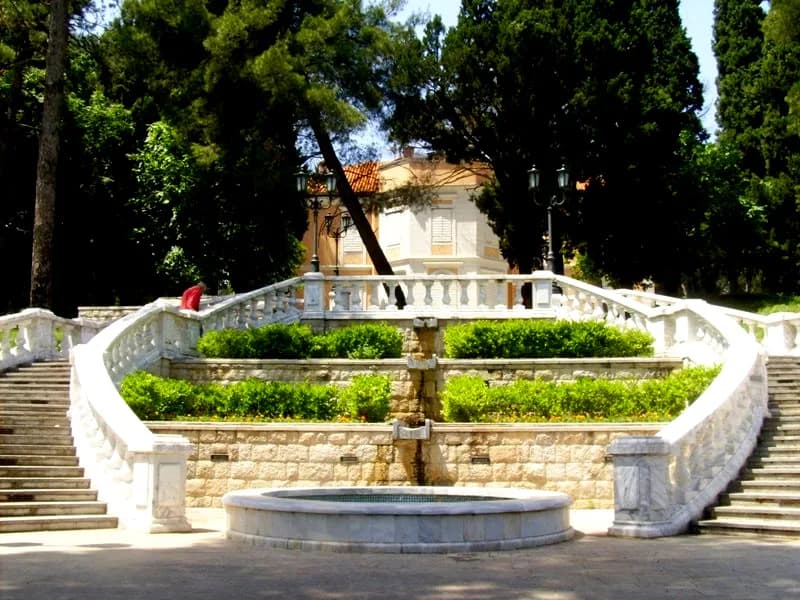 Kings Park Hotel, Podgorica: Location, Rooms and What's Nearby