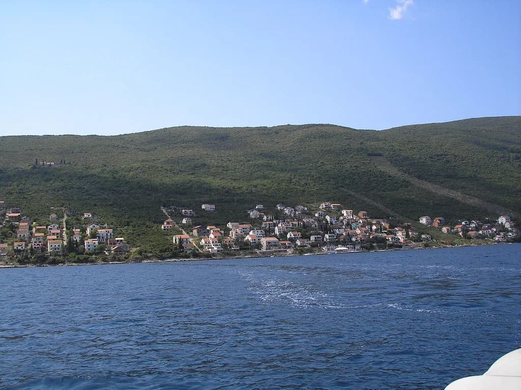 Krašići, Tivat: Village, Shore and Bus Links on Luštica