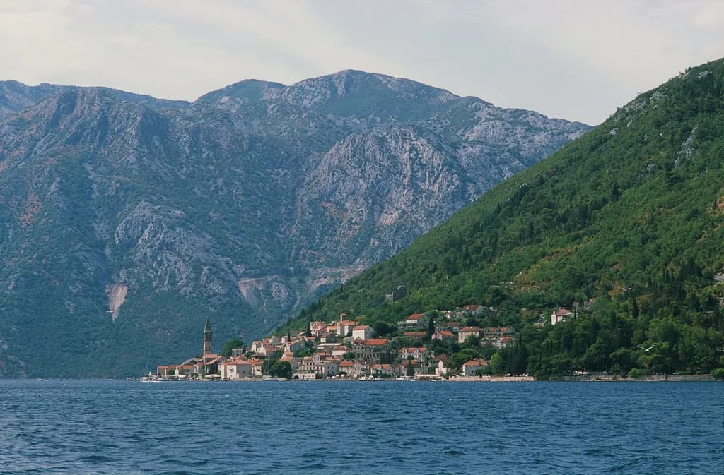 Perast Map: Waterfront, Churches and Boat Landings