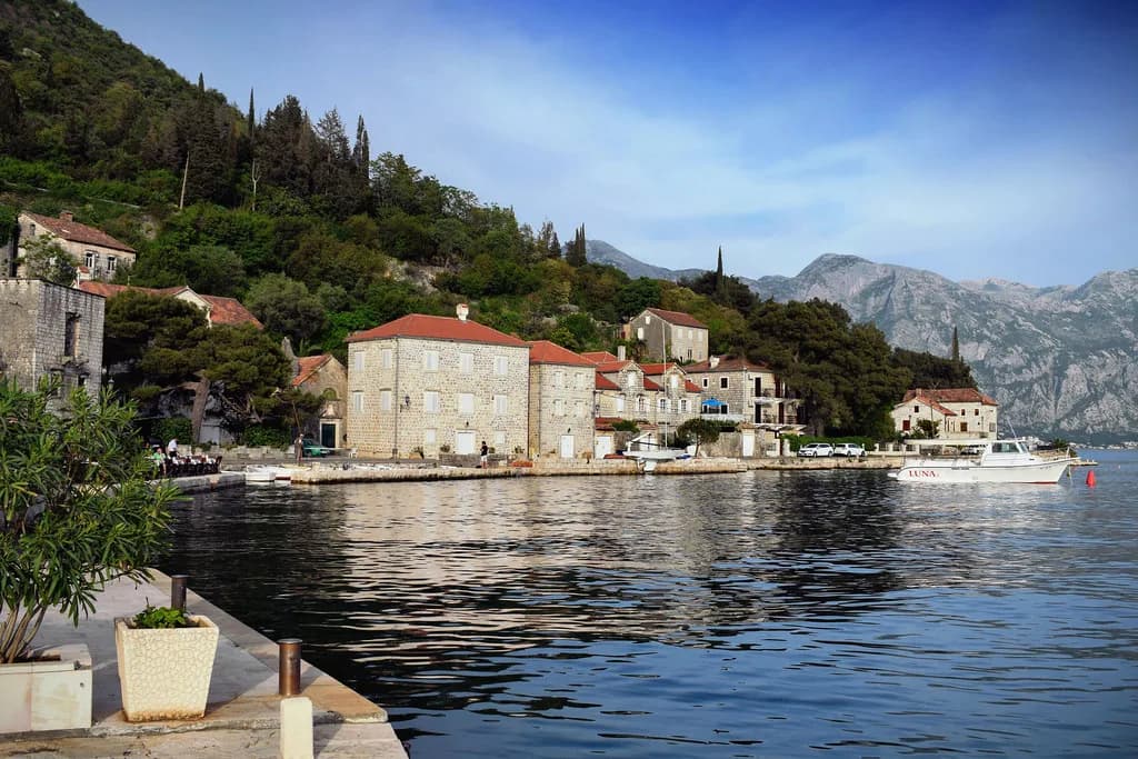 Perast Old Town: What to See Along the Waterfront and Lanes