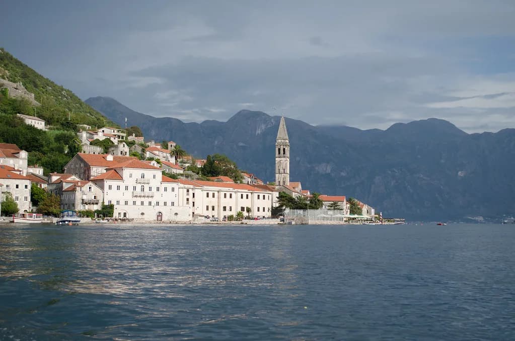 Perast Viewpoints: Where to Look Over the Bay and the Islands