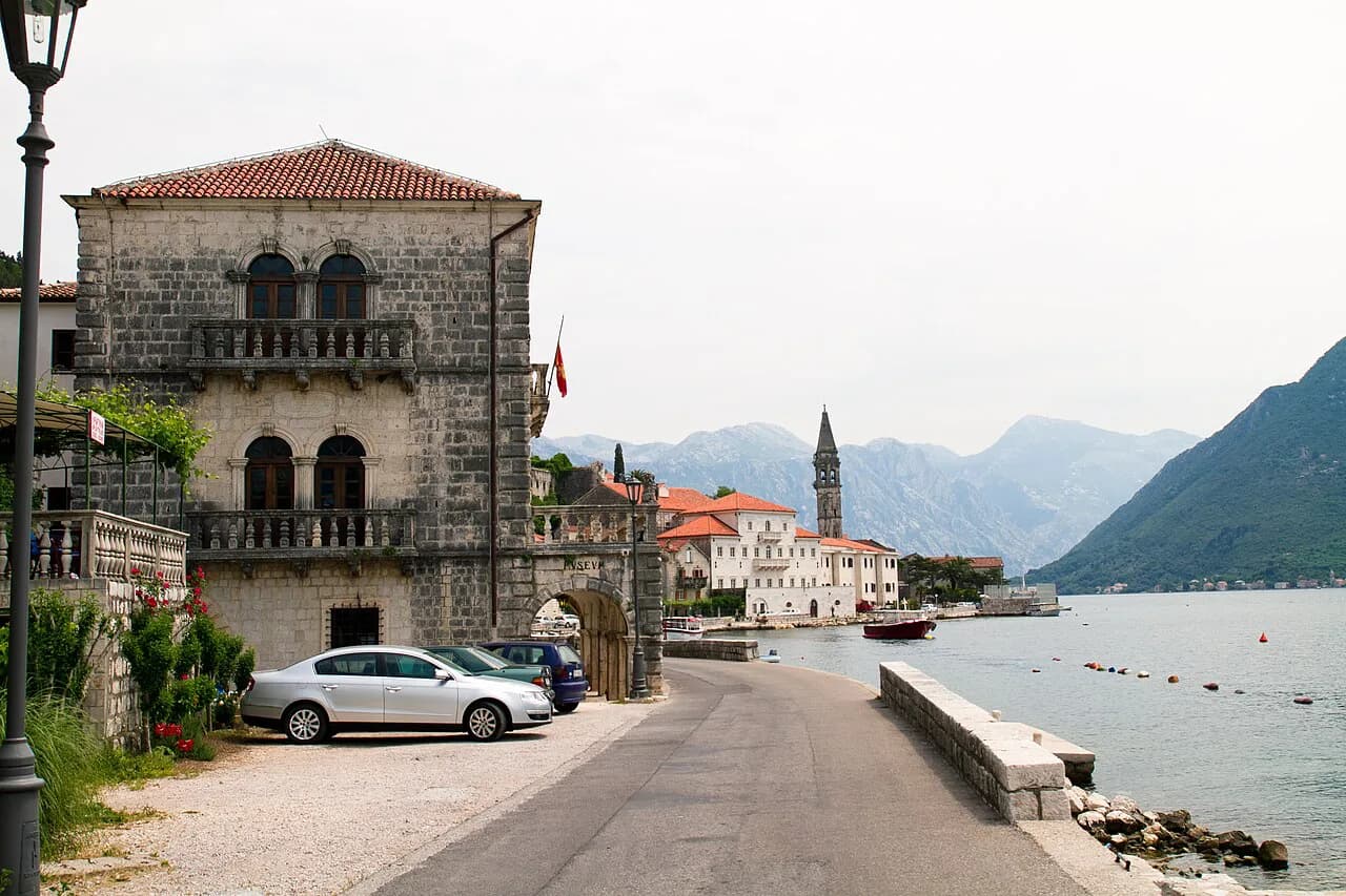 Perast Walking Tour: A Self-Guided Route Through the Old Town