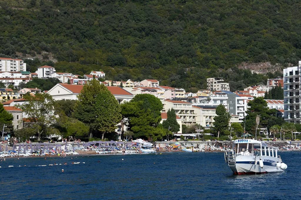 Petrovac Promenade: What to See and Where to Walk