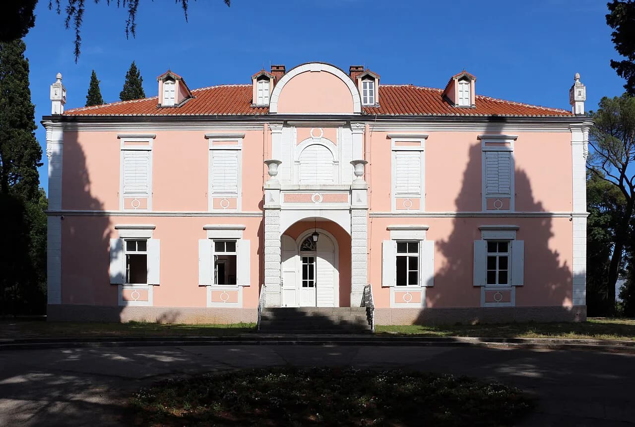 Petrović Palace, Podgorica: Visiting the Royal Palace and Art Gallery