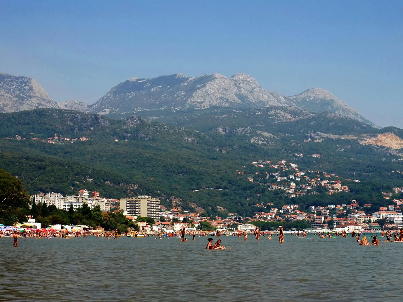 Igalo's seafront with the mountains behind the bay.