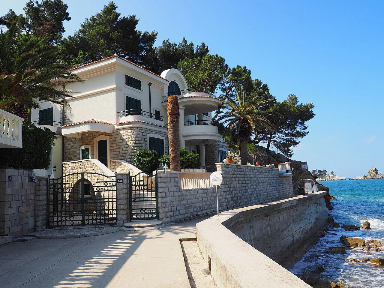 The seafront promenade and villas in Petrovac.