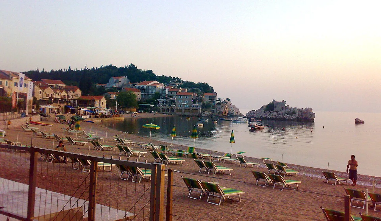 The beach at Pržno in the evening light.